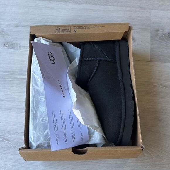 UGG Classic Ultra Mini II Black Size 7 New in Box - Picture 10 of 15